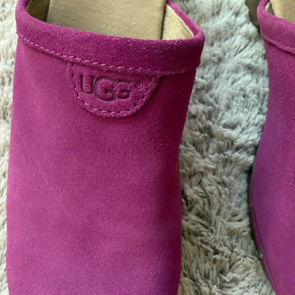 Girls UGG Suede Fuchsia Clogs